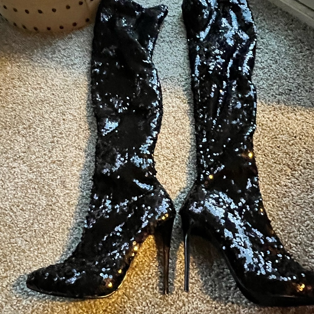 Elegant Black Sequin Heeled Boots